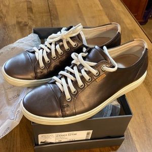 Beautiful bronze metallic Ecco sneakers, Size 39/8.5